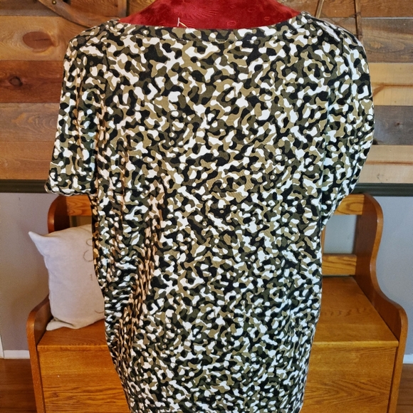 MICHAEL Michael Kors Camo Knit Elliptical Hem T Shirt - Picture 5 of 6